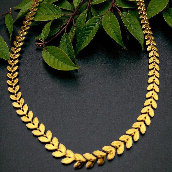 collar de hojas