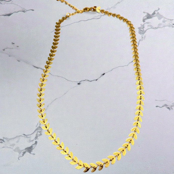 collar de hojas